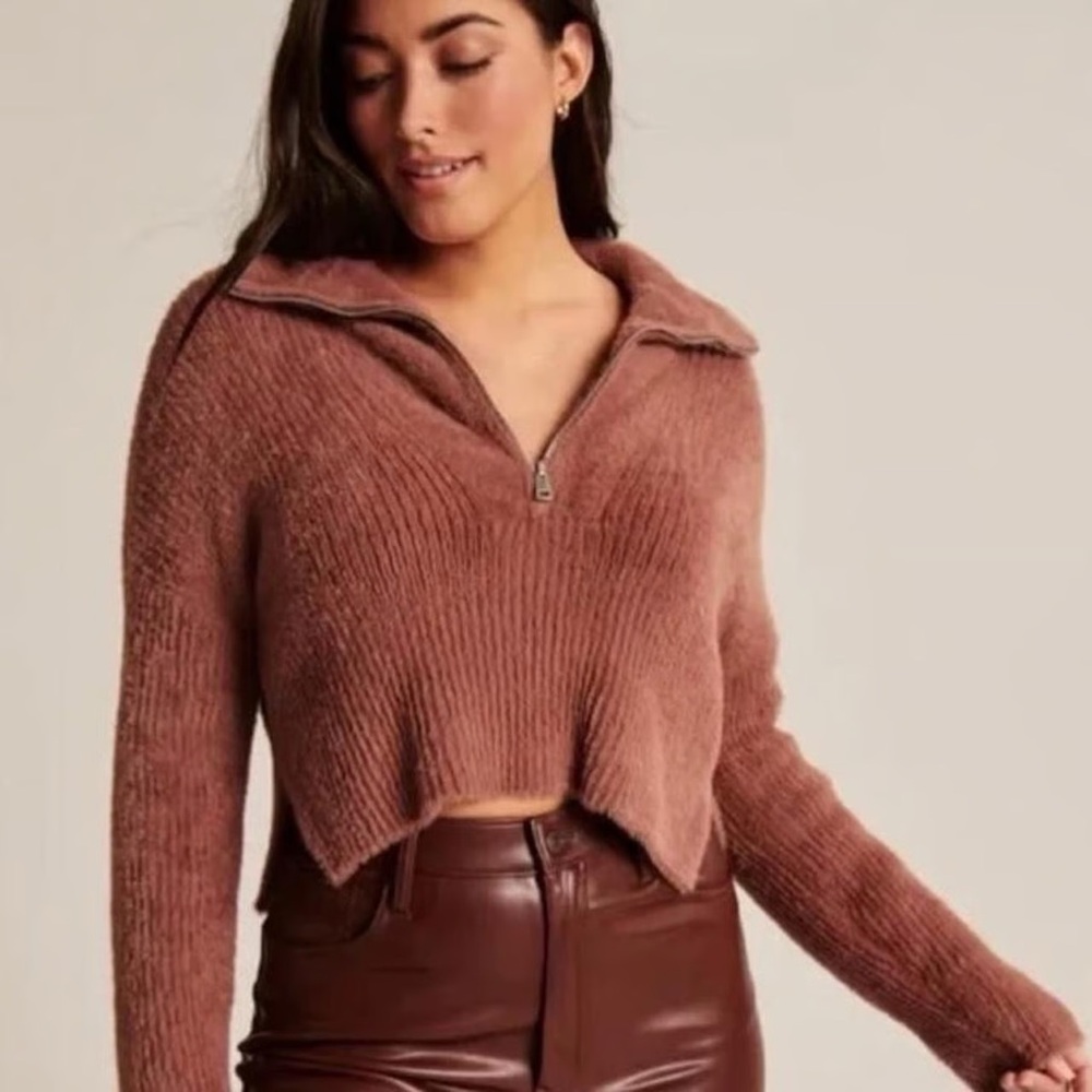 Abercrombie & Fitch V-Neck Sweater in Warm Mauve/Pink size M